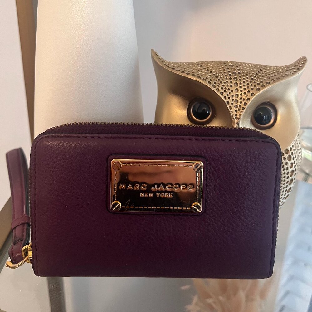 Marc Jacobs Pebbled Leather Eggplant Purple Zip Around Compact Wallet
